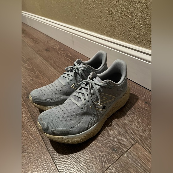 New Balance Men’s Blue Athletic Shoes GUC - Picture 2 of 6